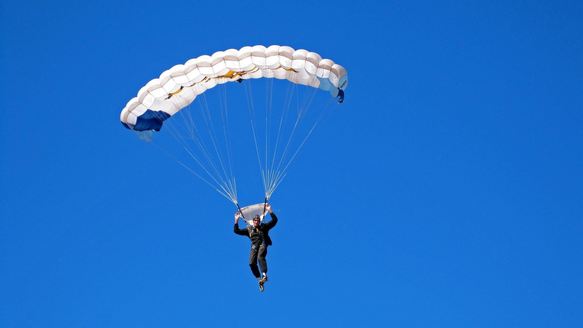 开云体育官方下载-球迷节现场音乐与比赛活动结合，气氛火热，球迷乐队